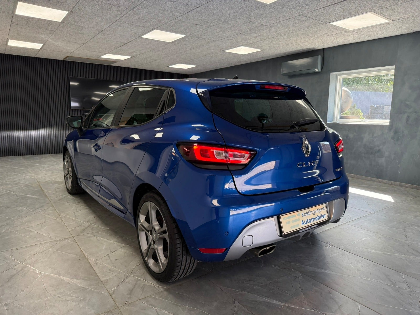 Rød Renault Clio IV fra 2017
