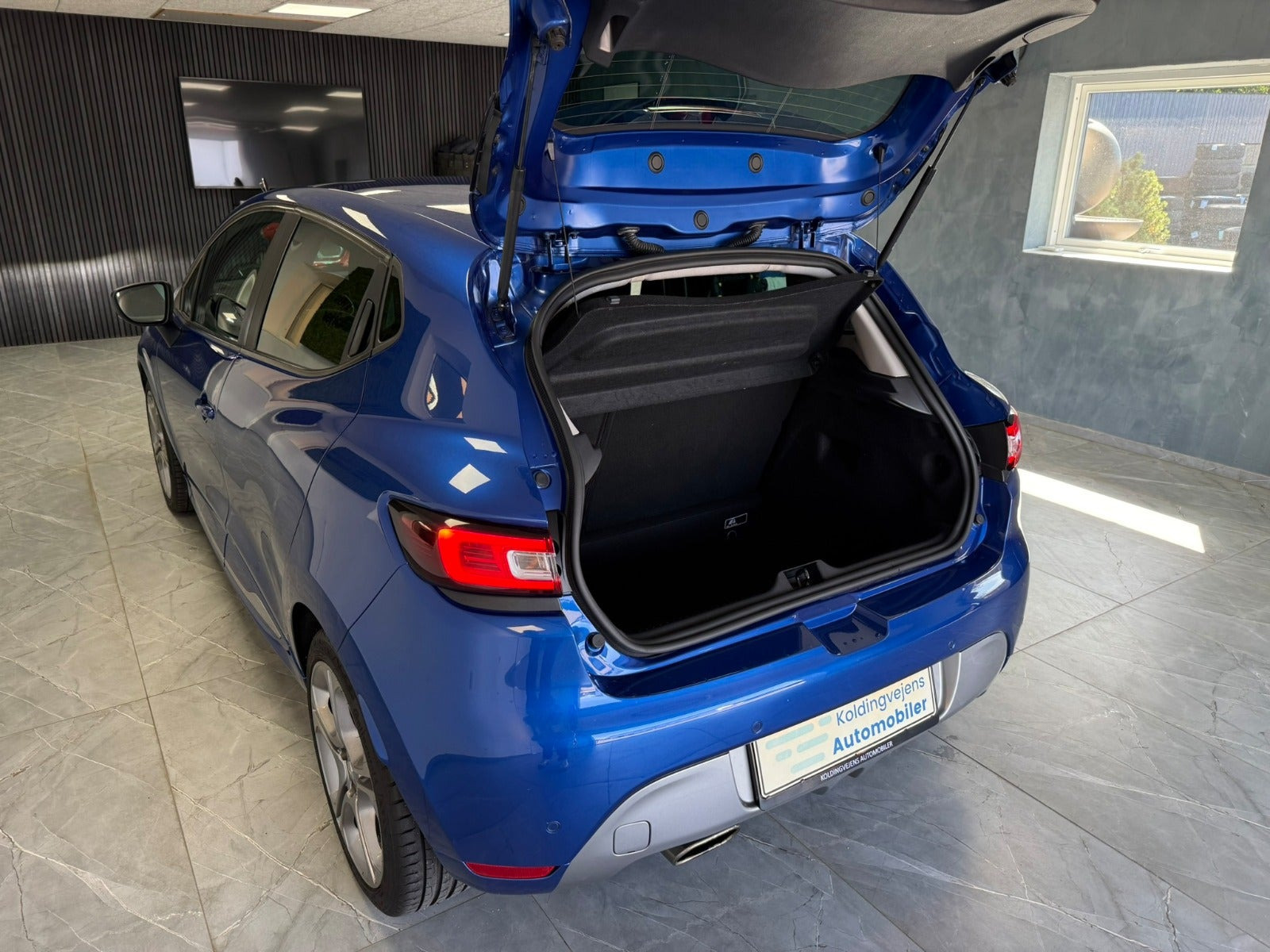 Rød Renault Clio IV fra 2017