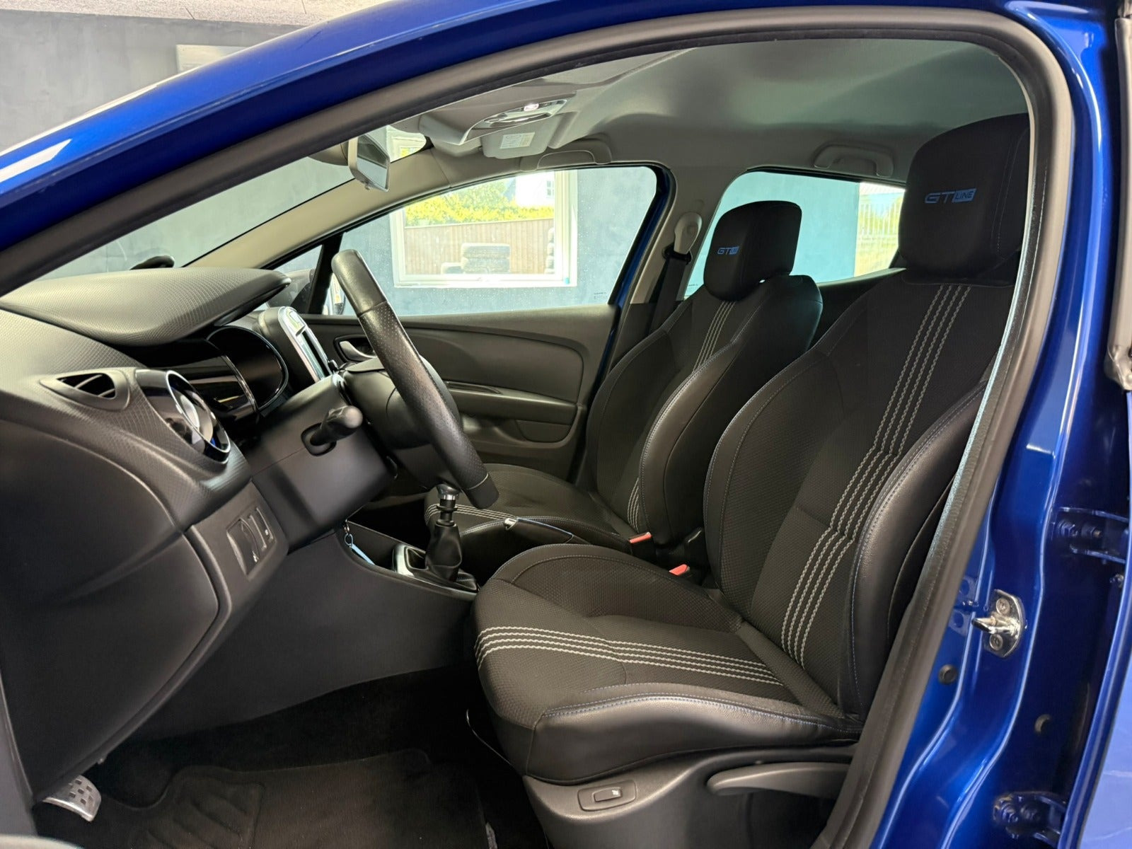 Rød Renault Clio IV fra 2017