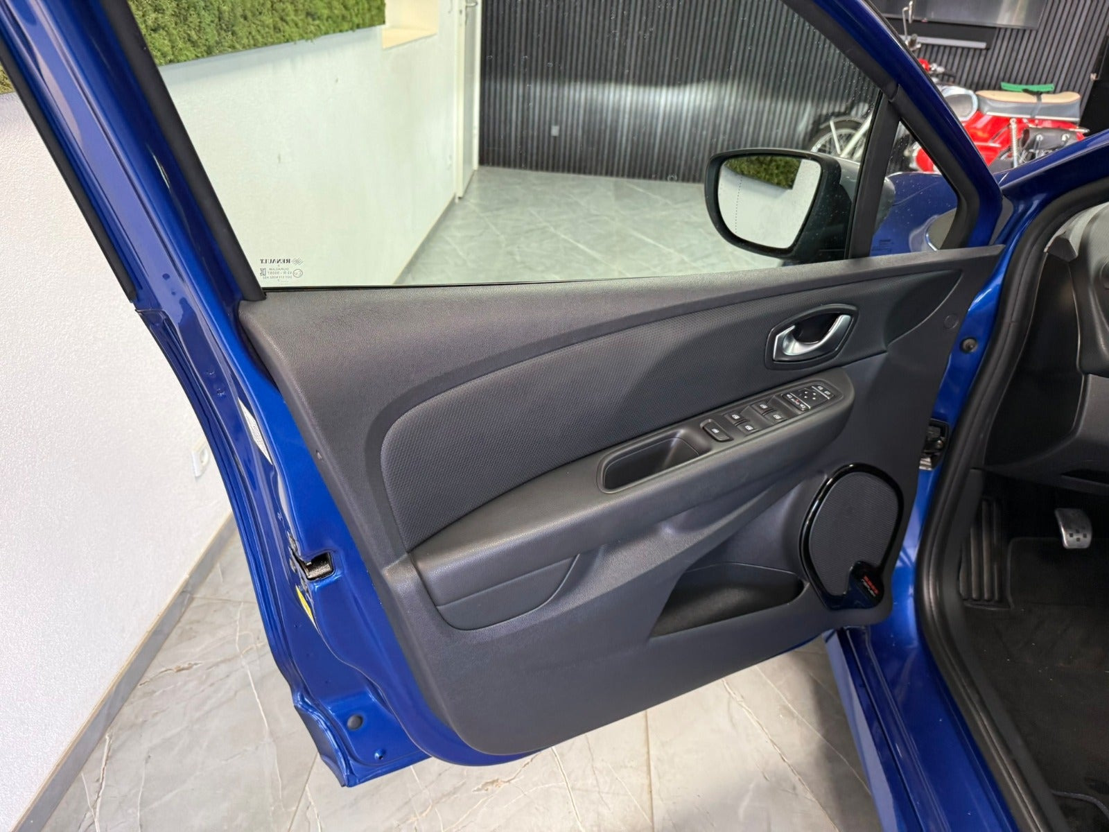 Rød Renault Clio IV fra 2017