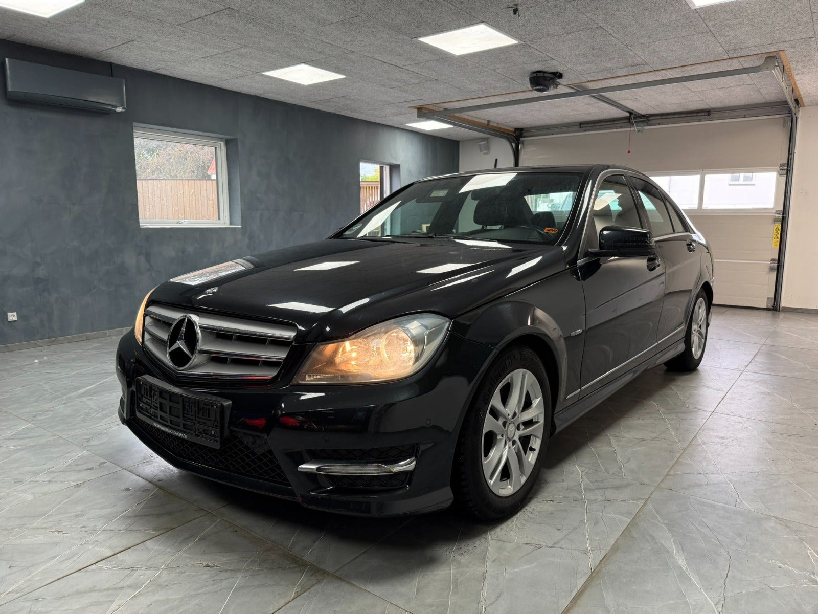 Sort Mercedes C180 fra 2012