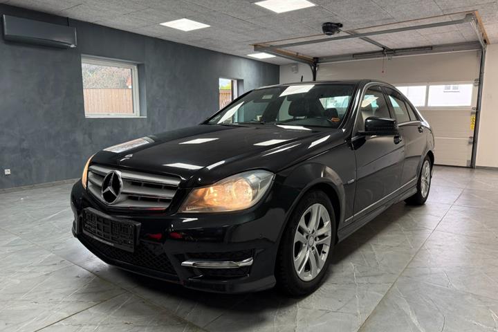 Sort Mercedes C180 fra 2012
