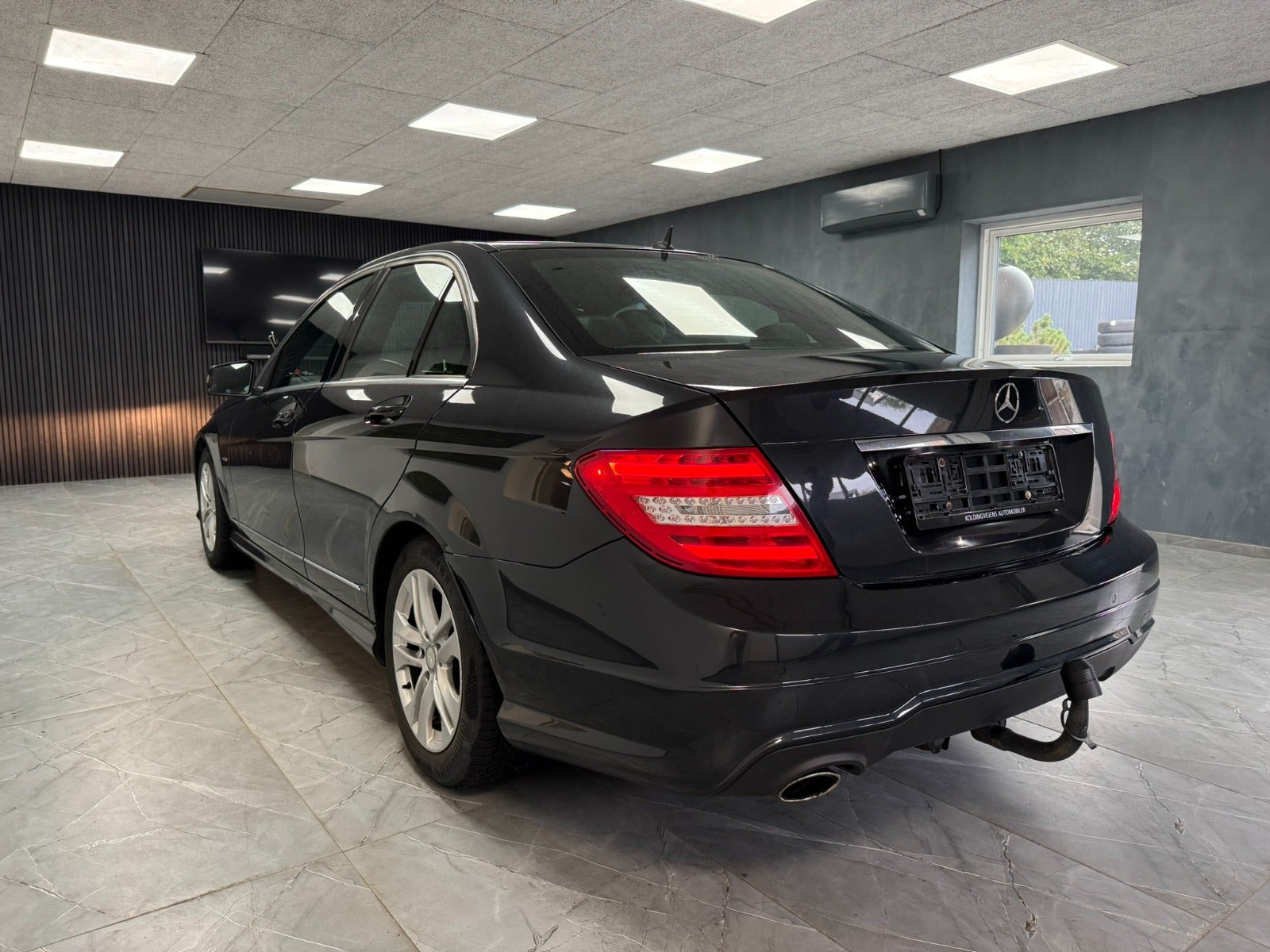 Sort Mercedes C180 fra 2012