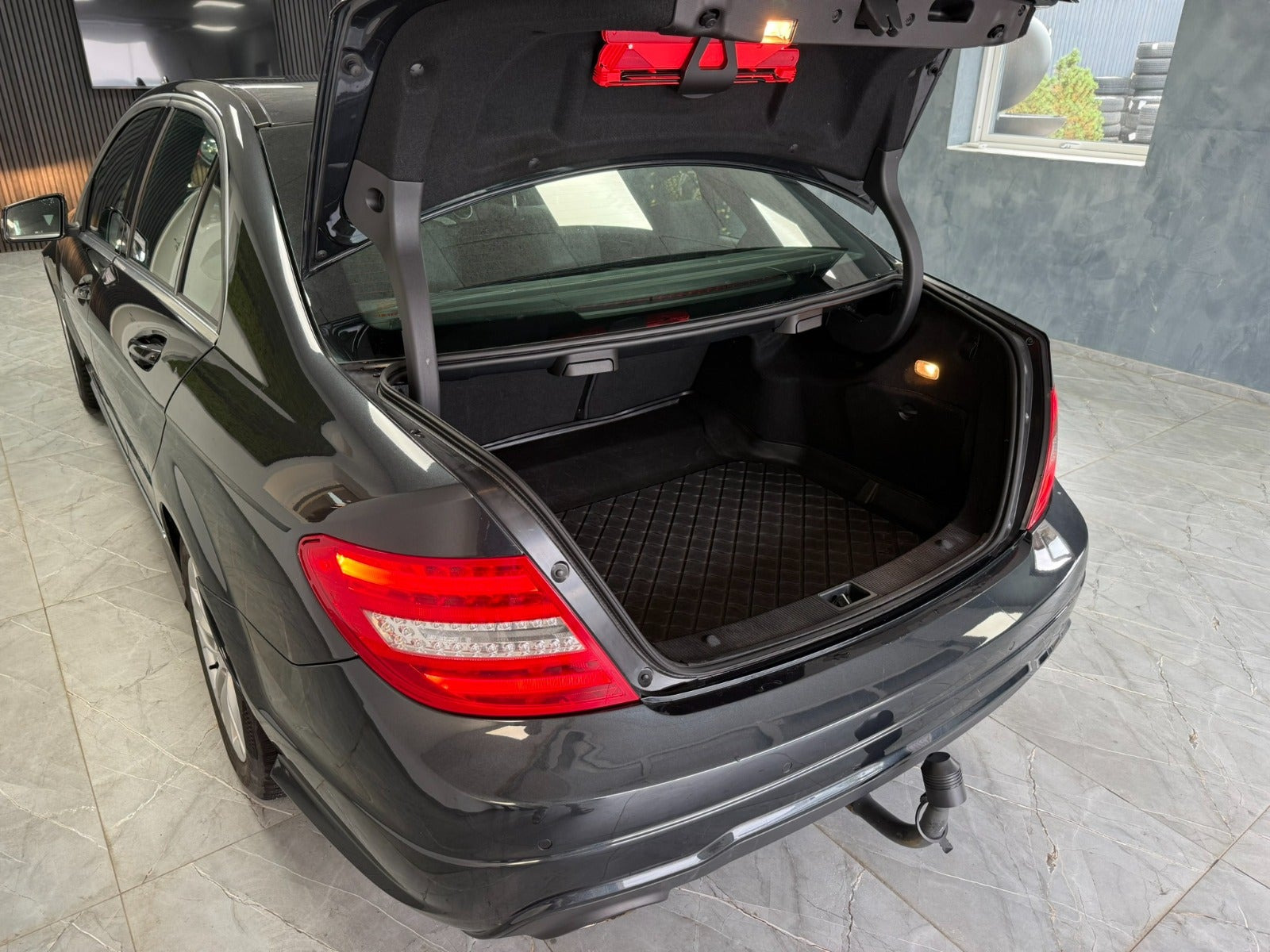 Sort Mercedes C180 fra 2012