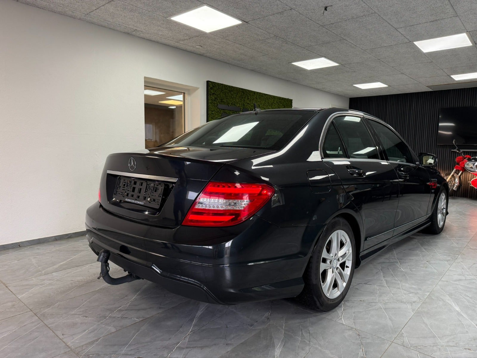 Sort Mercedes C180 fra 2012
