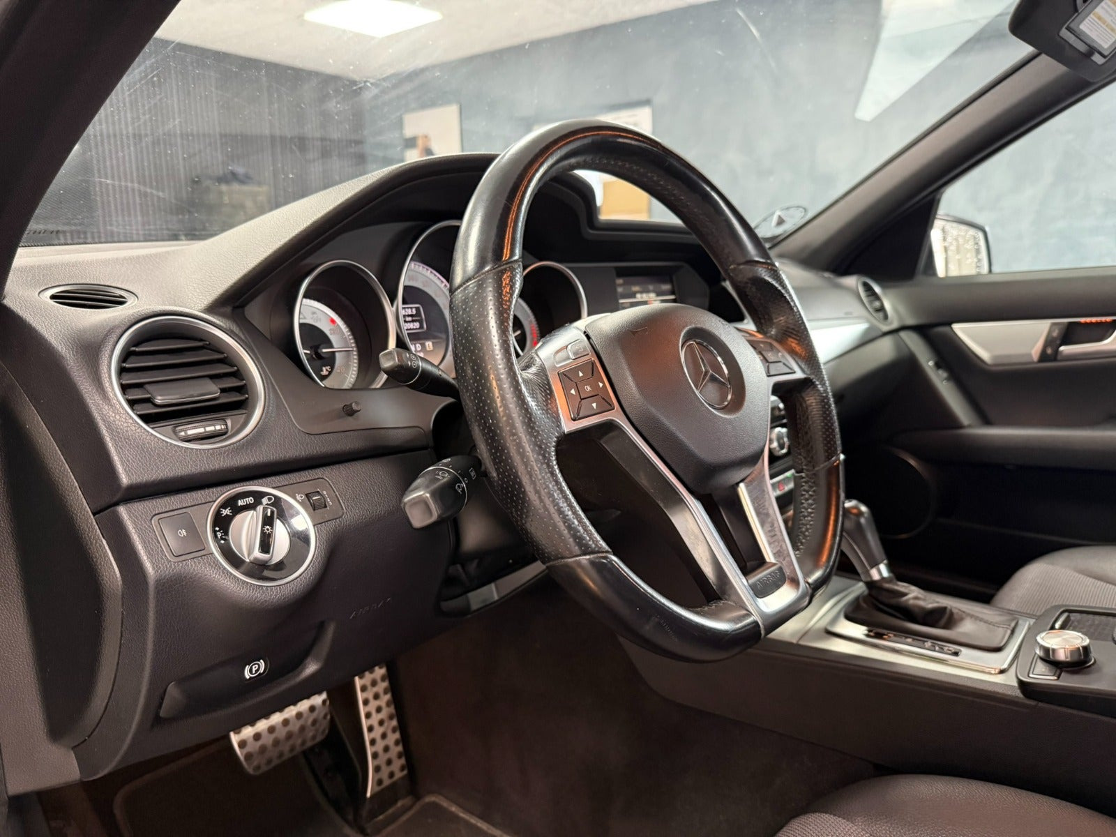 Sort Mercedes C180 fra 2012