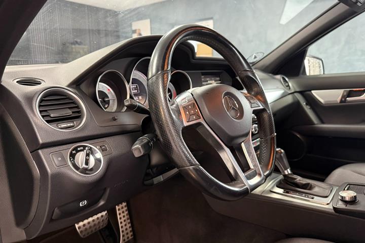 Sort Mercedes C180 fra 2012