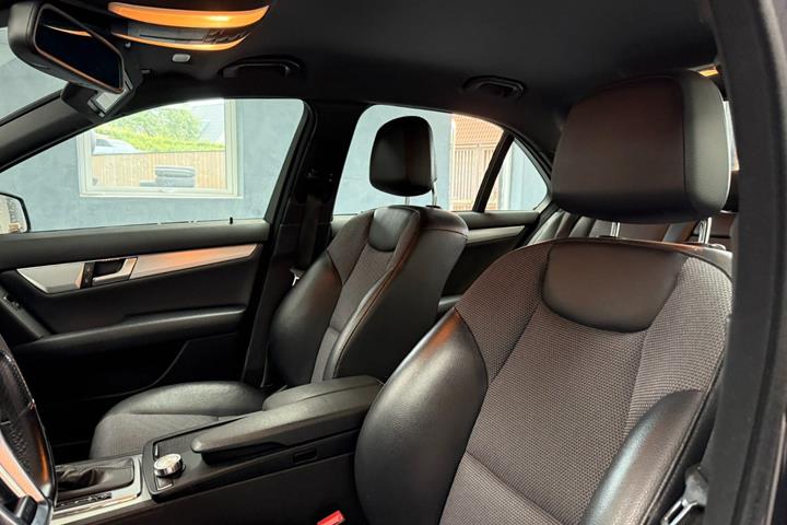 Sort Mercedes C180 fra 2012