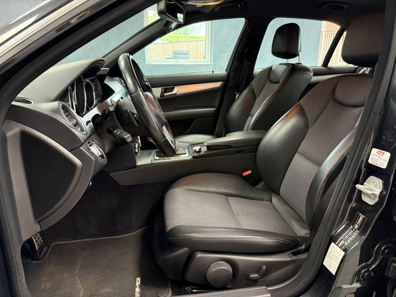 Sort Mercedes C180 fra 2012