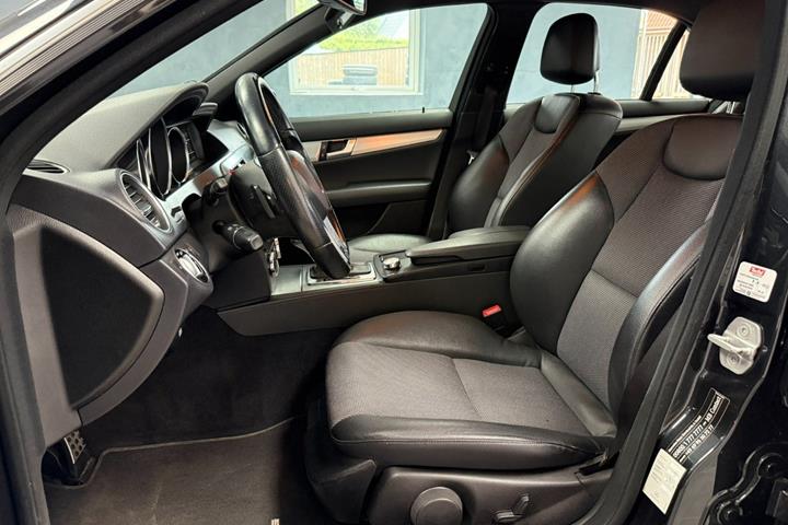 Sort Mercedes C180 fra 2012
