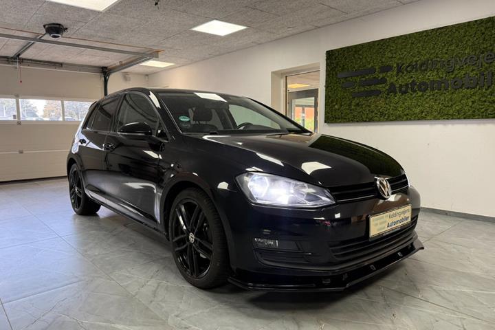 Rød VW Golf VII fra 2013