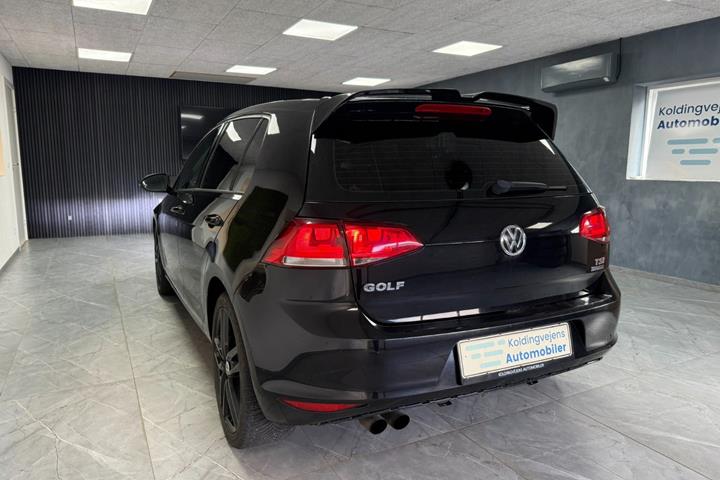 Rød VW Golf VII fra 2013