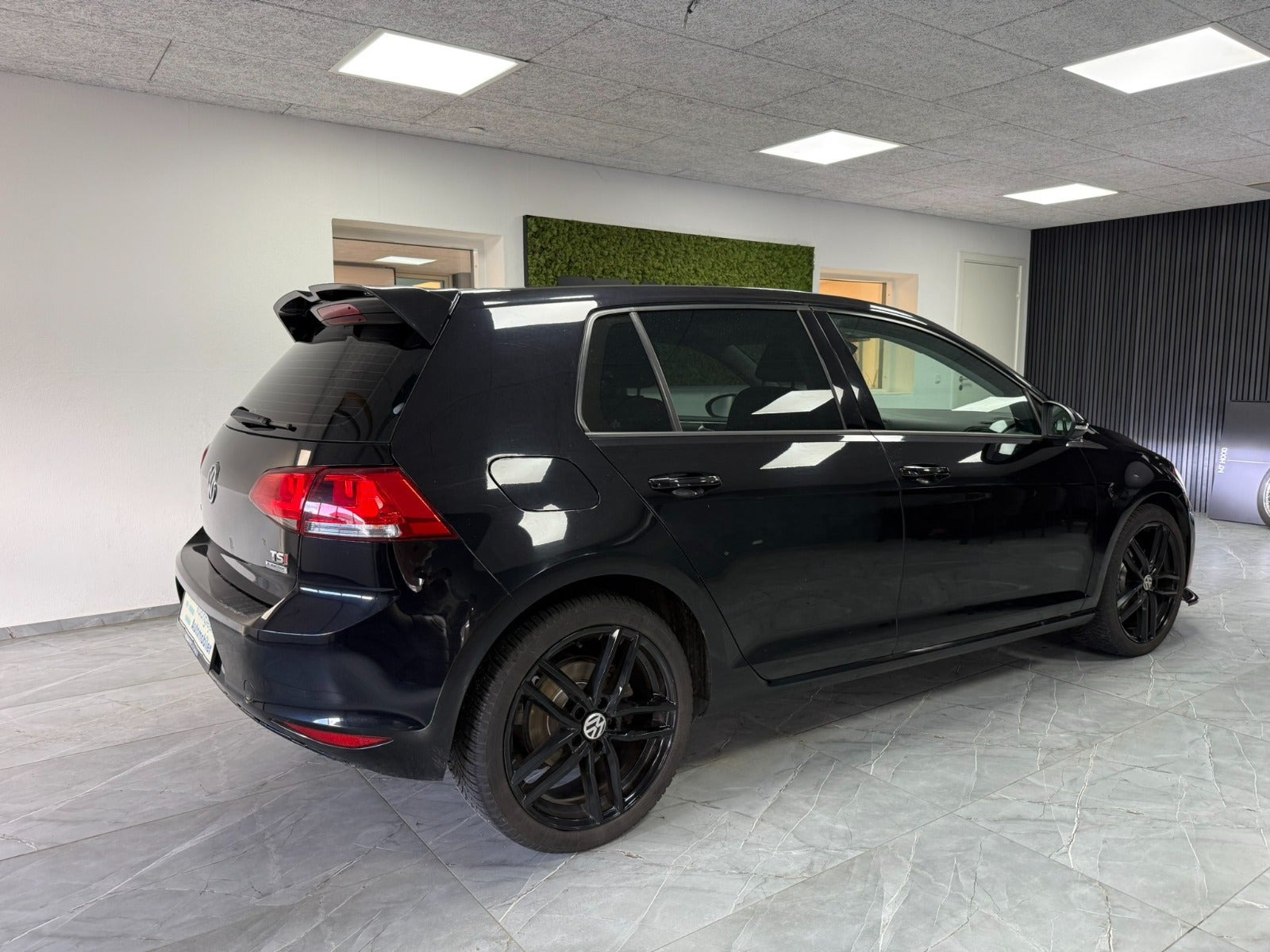 Rød VW Golf VII fra 2013