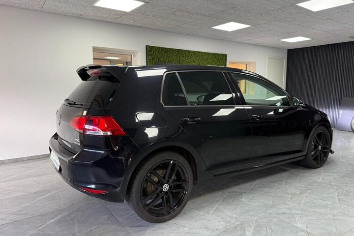 Rød VW Golf VII fra 2013
