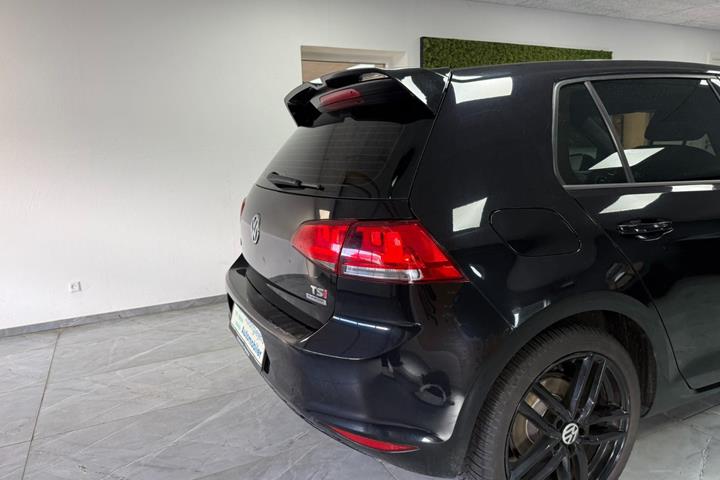 Rød VW Golf VII fra 2013