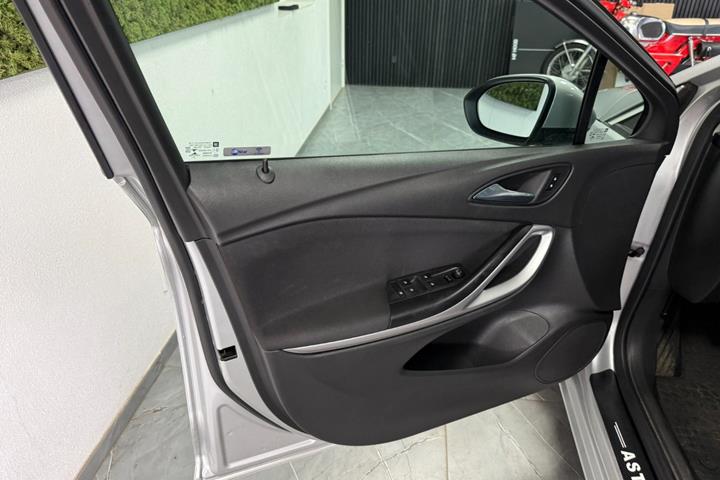 undefined Opel Astra fra 2017