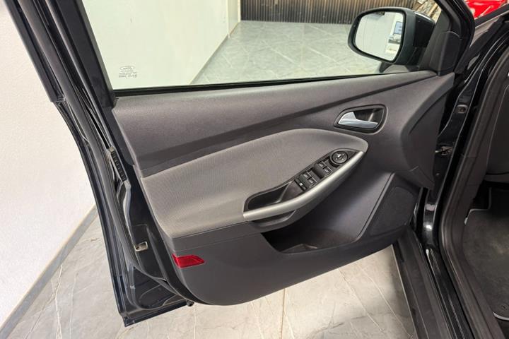 undefined Ford Focus fra 2012