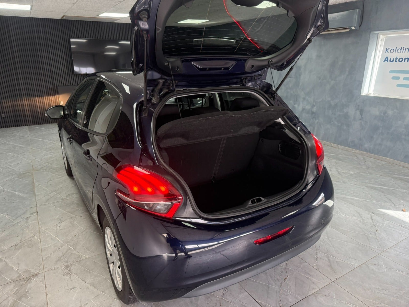 undefined Peugeot 208 fra 2017