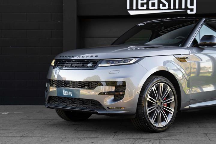 Sølv Land Rover Range Rover sport fra 2023