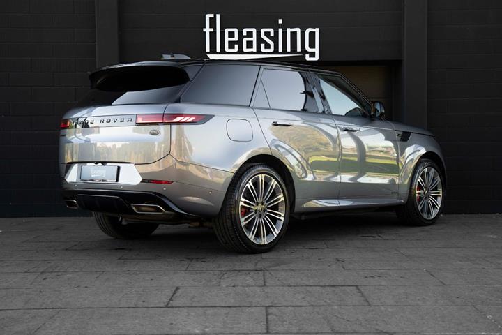 Sølv Land Rover Range Rover sport fra 2023