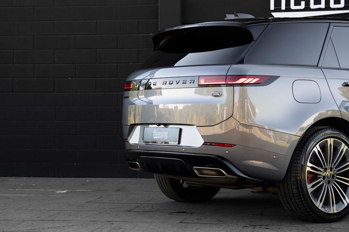Sølv Land Rover Range Rover sport fra 2023