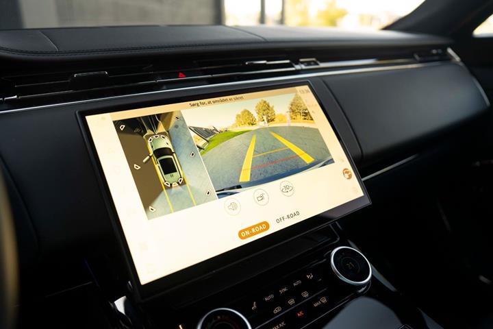 Sølv Land Rover Range Rover sport fra 2023