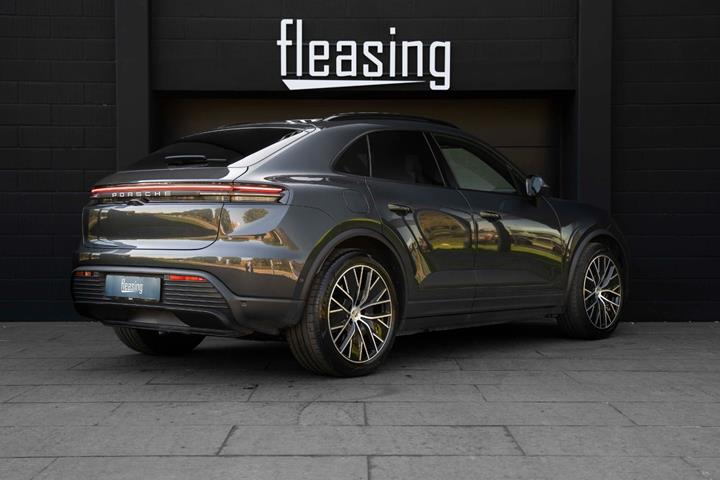 Grå Porsche Macan 4 fra 2024