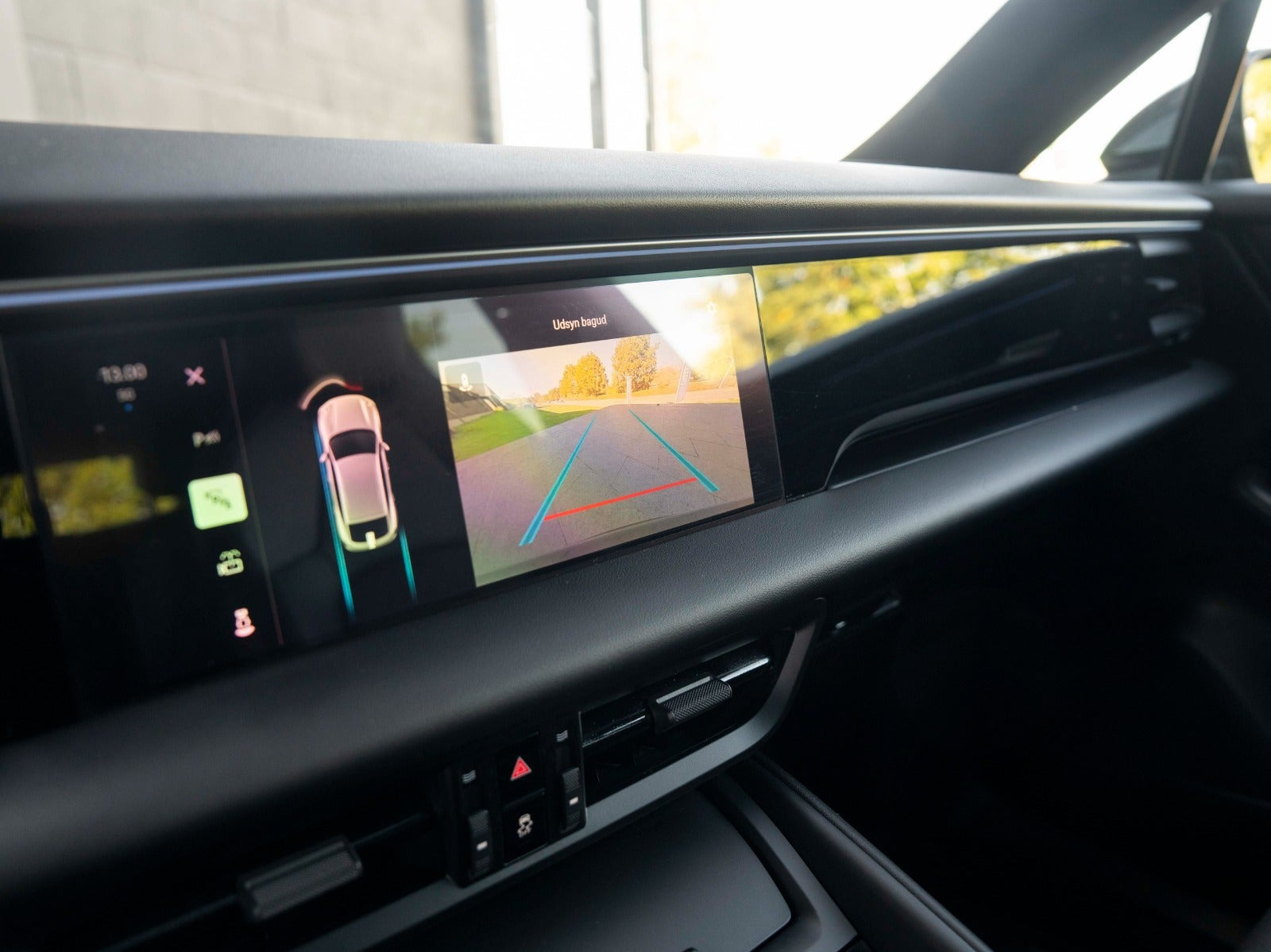 Grå Porsche Macan 4 fra 2024