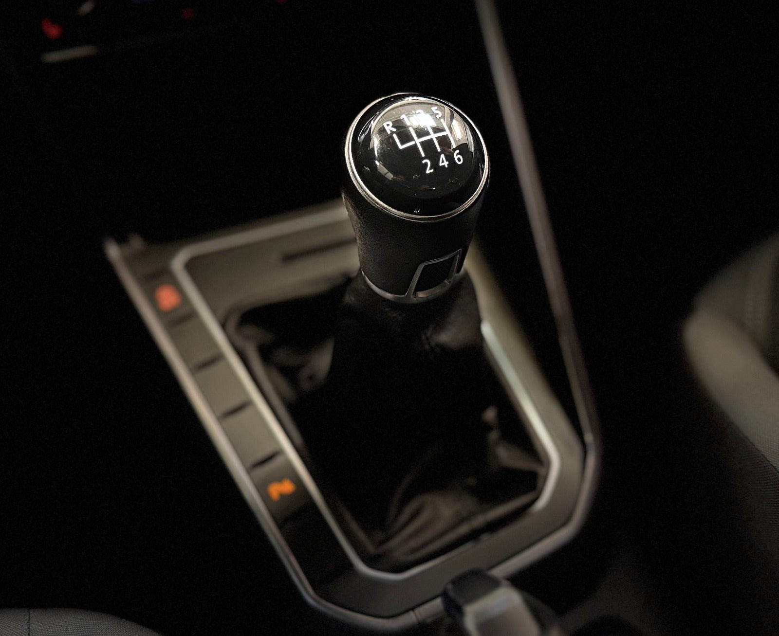 Grå VW Polo fra 2019