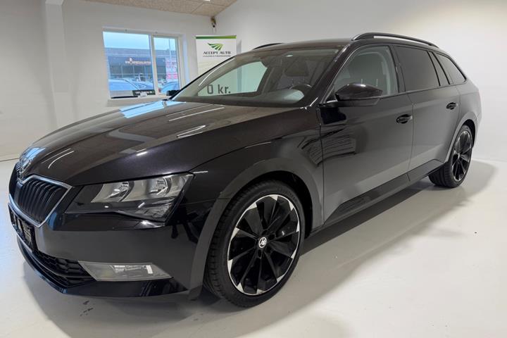 Sort Skoda Superb fra 2016