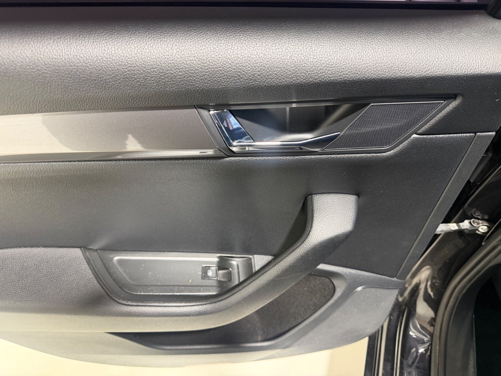 Sort Skoda Superb fra 2016