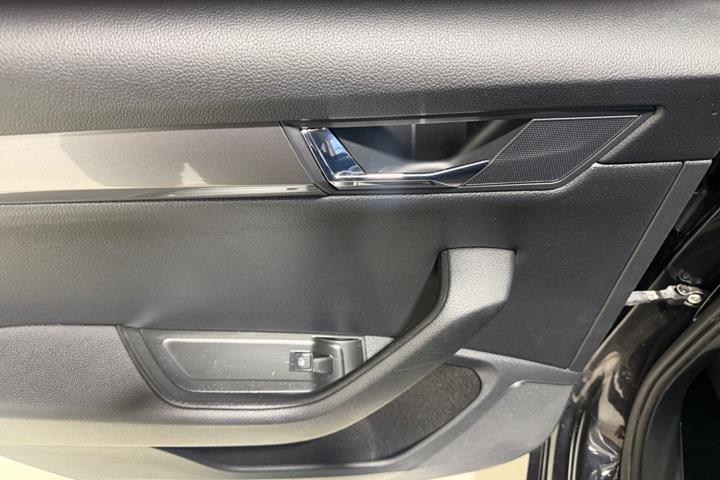 Sort Skoda Superb fra 2016