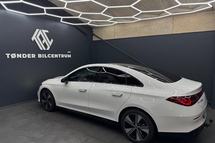 Hvid Mercedes CLA250+ fra 2025