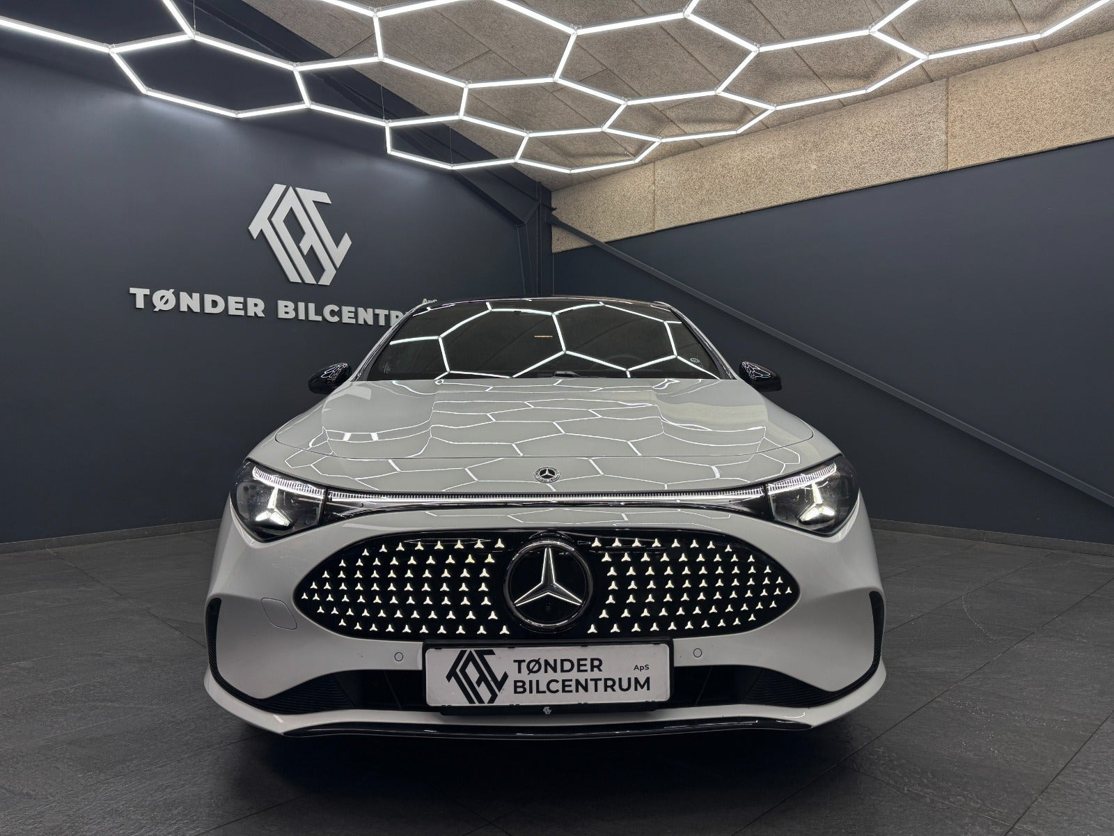Hvid Mercedes CLA250+ fra 2025