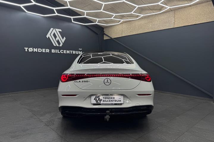 Hvid Mercedes CLA250+ fra 2025