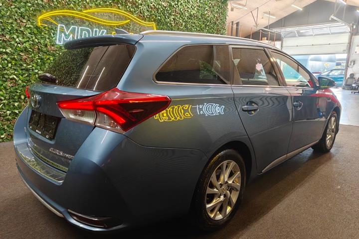 undefined Toyota Auris fra 2015