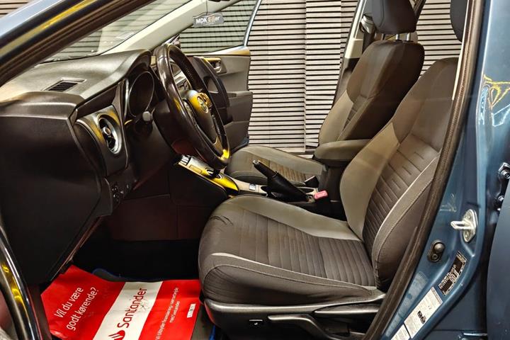 undefined Toyota Auris fra 2015