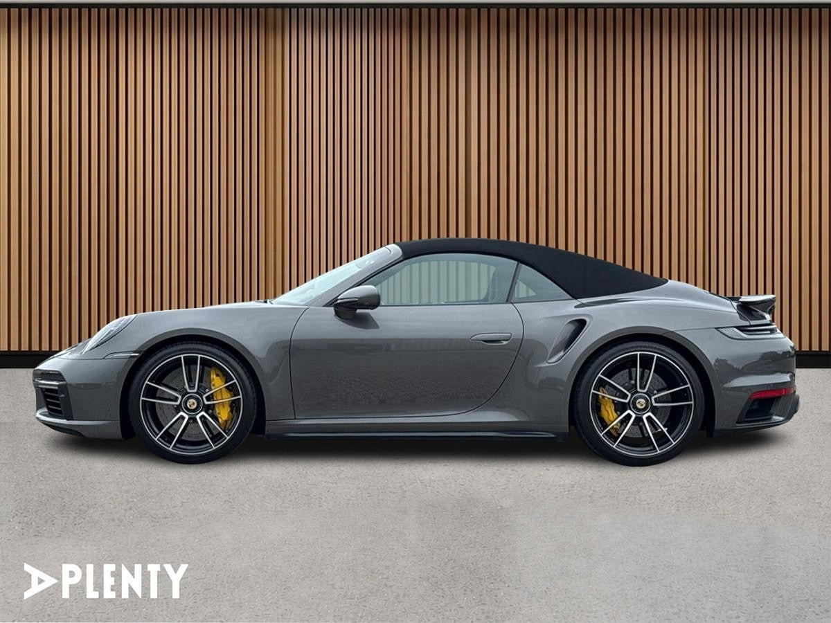 Grå Porsche 911 Turbo S fra 2020