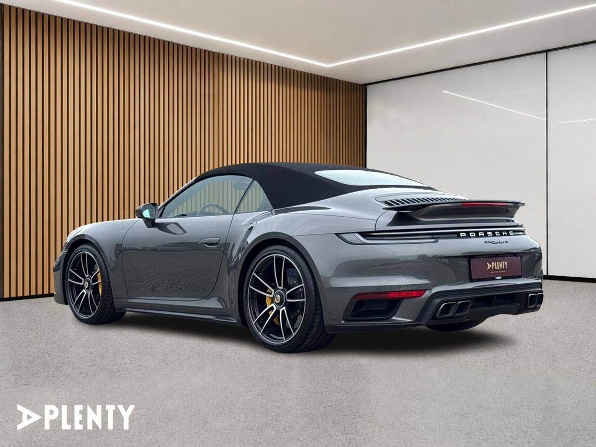 Grå Porsche 911 Turbo S fra 2020