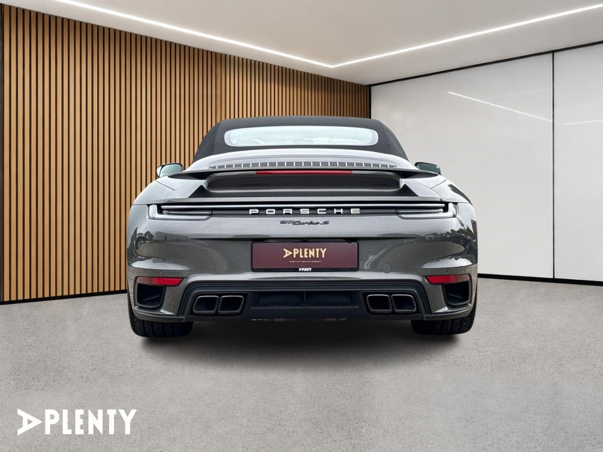 Grå Porsche 911 Turbo S fra 2020