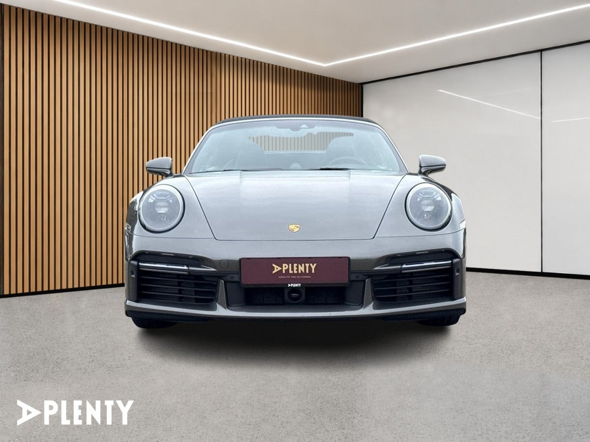 Grå Porsche 911 Turbo S fra 2020