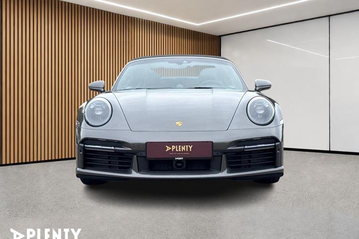 Grå Porsche 911 Turbo S fra 2020