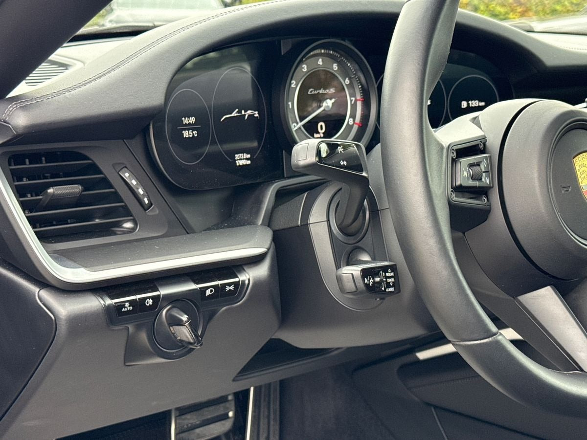 Grå Porsche 911 Turbo S fra 2020