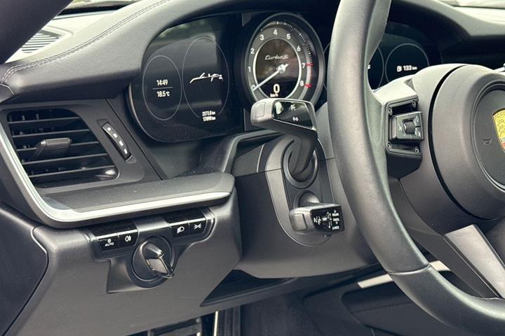 Grå Porsche 911 Turbo S fra 2020
