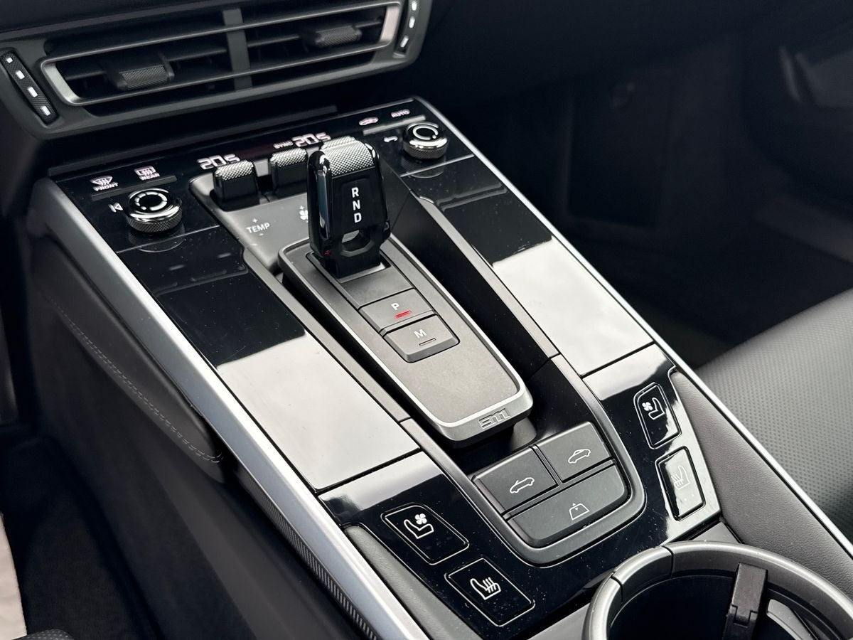 Grå Porsche 911 Turbo S fra 2020