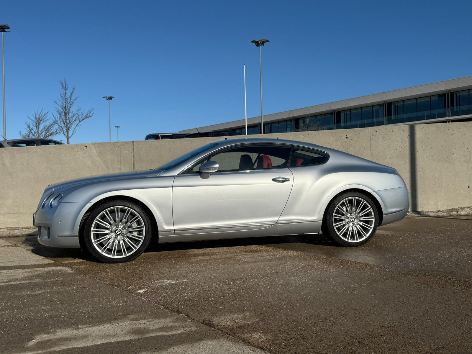 Sølv Bentley Continental GT fra 2009