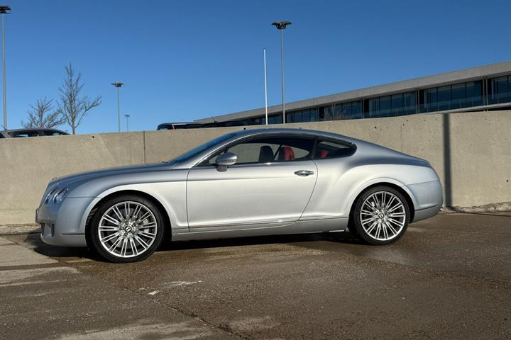 Sølv Bentley Continental GT fra 2009