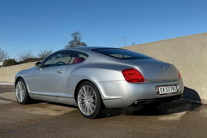 Sølv Bentley Continental GT fra 2009