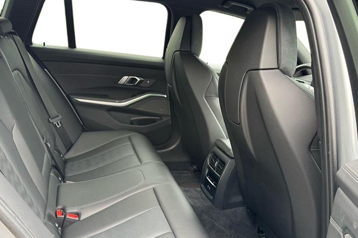 Grå BMW M3 fra 2023