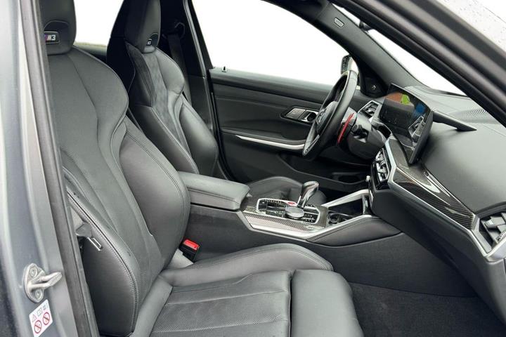 Grå BMW M3 fra 2023